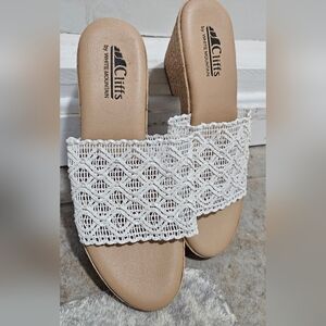 Cliffs by White Mountain Lace Wedge Sandals - Tan and White Size 8